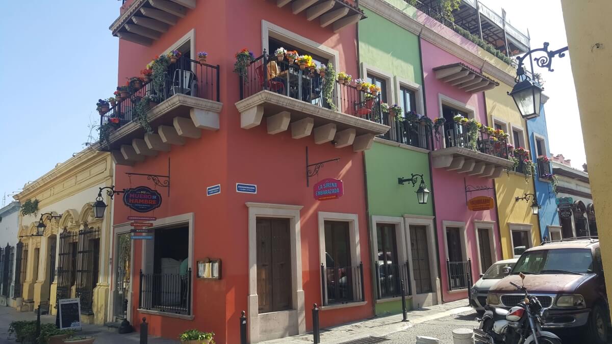 Colorful corner building hosting different restaurants.