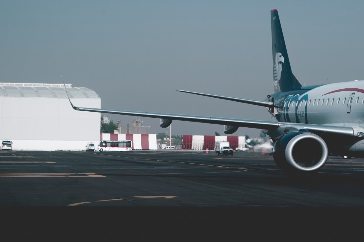 Side view of Aeromexico airplane.