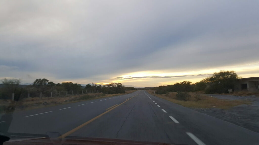 Mexican highway facing the horizon.