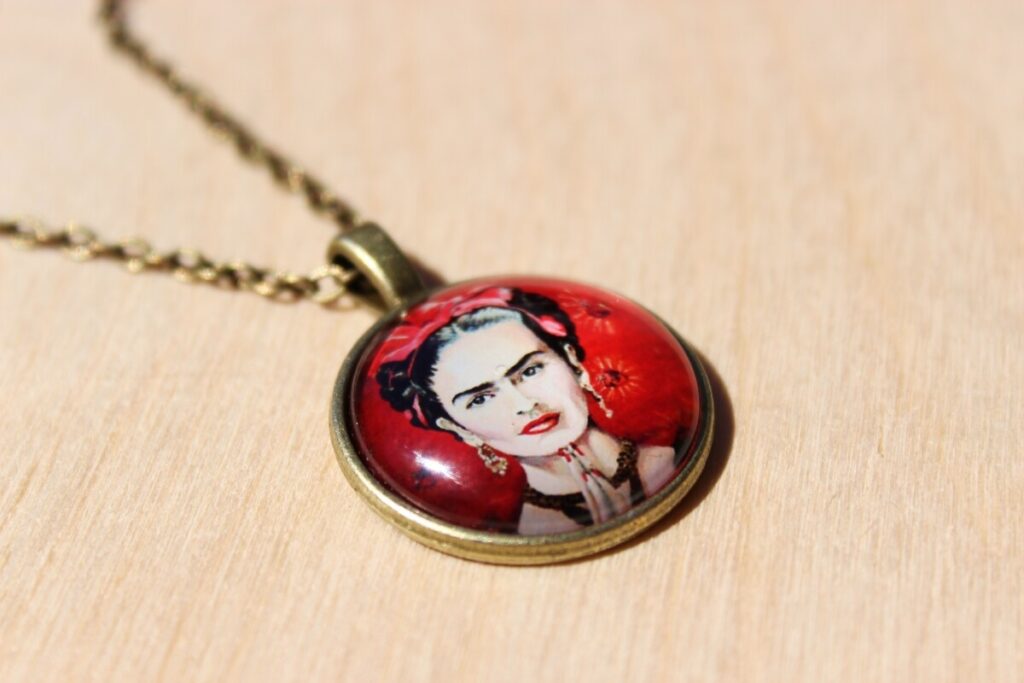 Medallion of Frida Kahlo.