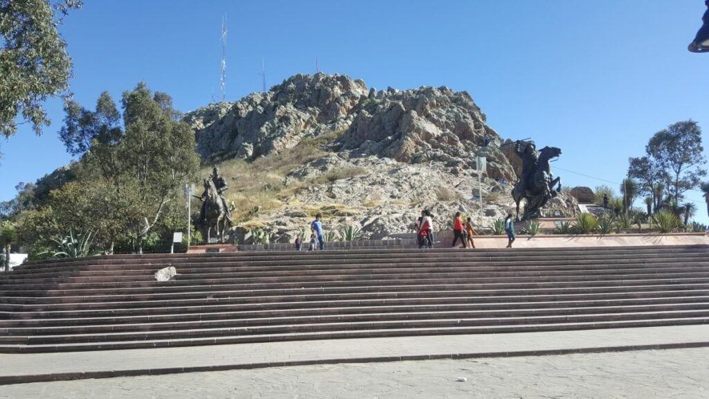 Statues of Mexican heroes.