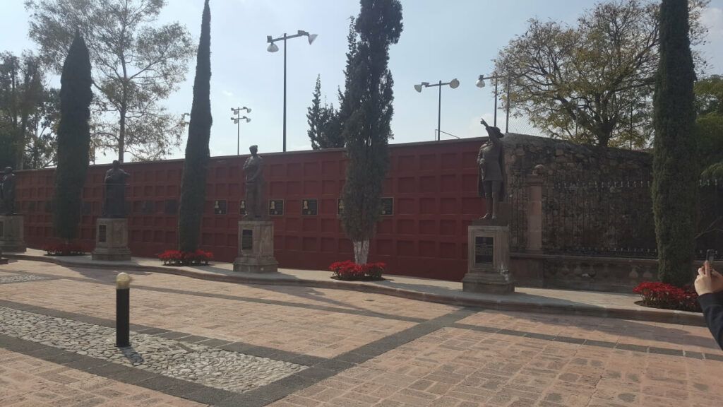 Several statues of illustrious personalities of Queretaro City at a cemetery.