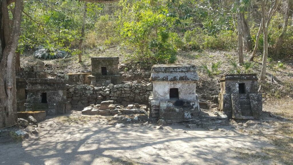 A group of pre'Colombian tombs.