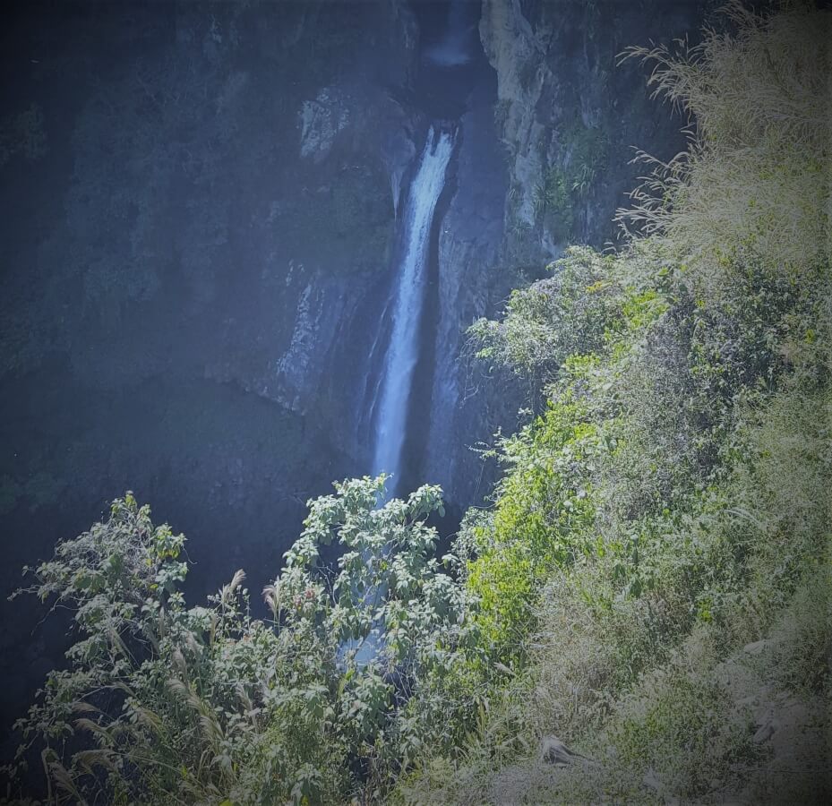 A waterfall seen from a lookout.