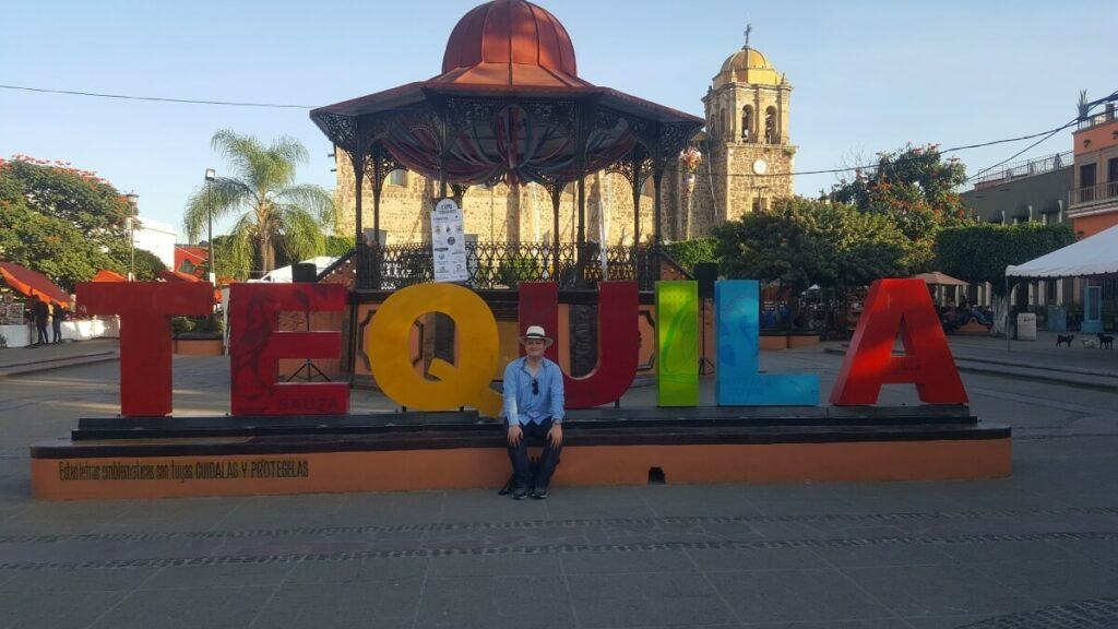 A plaza with a kiosk and colorful letters.